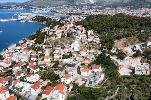 Trogir, Čiovo, Zemljište s građevinskom dozvolom - Savršena investicija!