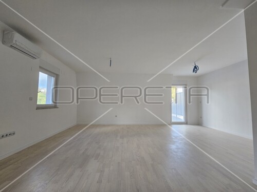 Thumbnail 6157168 - 6