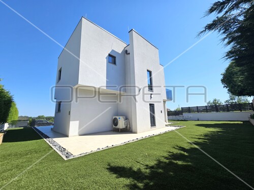 Thumbnail 6157221 - 6