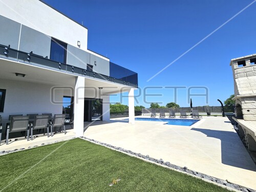 Thumbnail 6157221 - 4