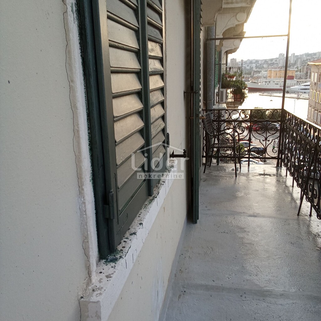 Image 6157551 - 12