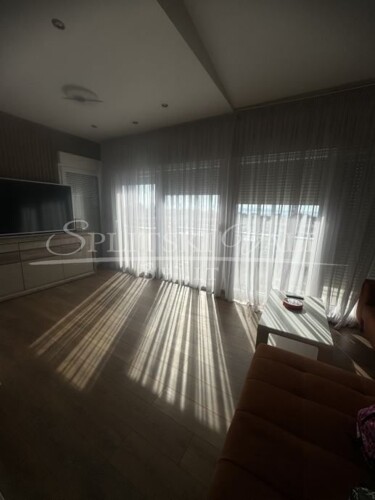 Thumbnail 6157685 - 8