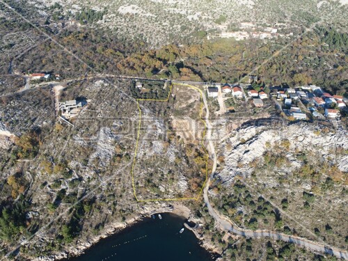 Građevinsko zemljište prvi red do mora, 10.624m2, Starigrad Paklenica