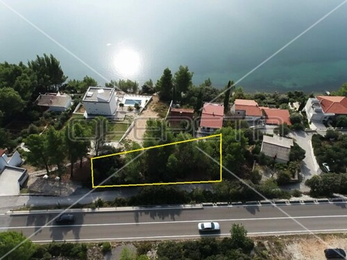 Građevinsko zemljište drugi red do mora, 365m2