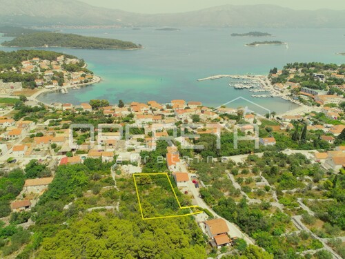 Građevinsko zemljište u Lumbardi s pogledom na more i blizinom plaža