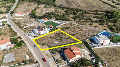 IZVRSNO GRAĐEVINSKO ZEMLJIŠTE - Poljica Brig, 1642m²