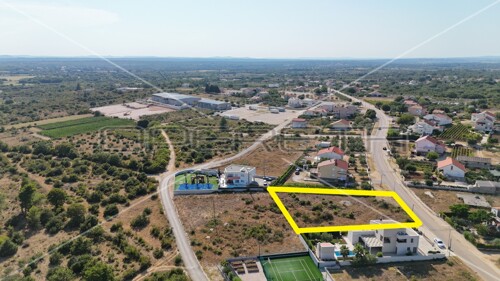 IZVRSNO GRAĐEVINSKO ZEMLJIŠTE - Poljica Brig, 1642m²