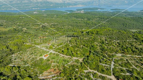 Atraktivno poljoprivredno zemljište od 3050m2 na Korčuli