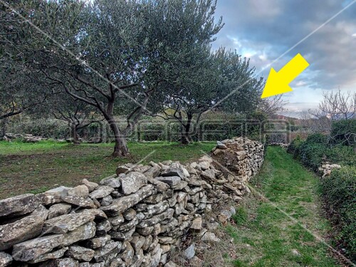 Tugare, Naklice, građevinsko i poljoprivredno zemljište 1.528 m2