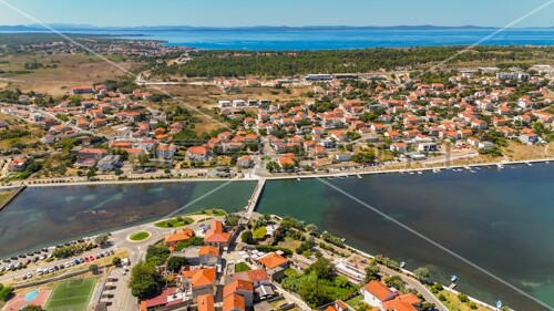 Energetski učinkovita moderna oaza u Ninu s bazenom i saunom, stan A4