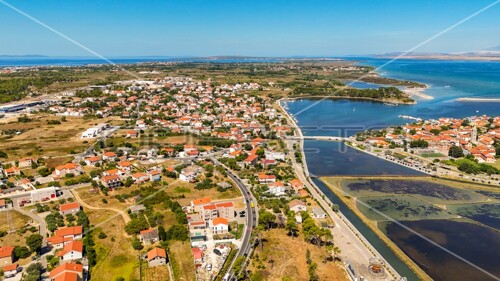 Energetski učinkovita moderna oaza u Ninu s bazenom i saunom, stan A2