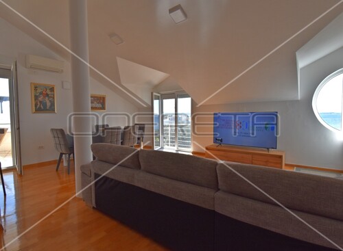 Penthouse,140,18m2,terasa, bazen- Petrčane, 140,18M2