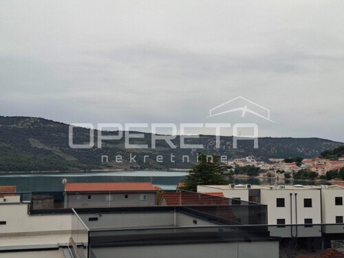 Useljiv stan novogradnja! Penthouse s krovnom terasom u Poljica/Marina kraj T...