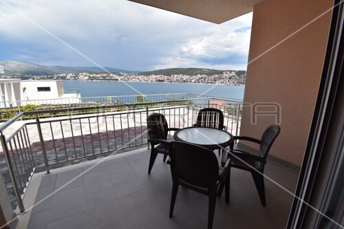 Stan s pogledom na more 55m2, lođa 10m2, Okrug Gornji, Čiovo