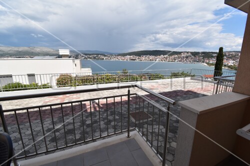 Stan s pogledom na more 55m2, lođa 10m2, Okrug Gornji, Čiovo