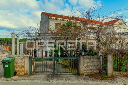 Kuća na atraktivnoj lokaciji, 240 m2, Lumbarda, otok Korčula