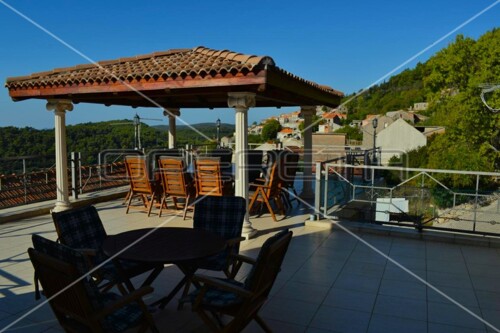 Moderna vila na Korčuli – 6 spavaćih soba, 3 kuhinje i privatni bazen