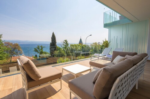 Opatija, stan 84m2 s garažnim mjestom i okućnicom