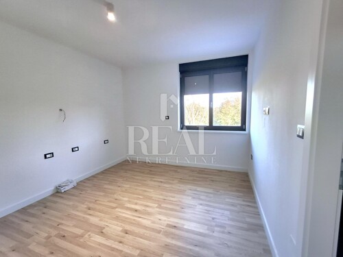 Thumbnail 6158833 - 12