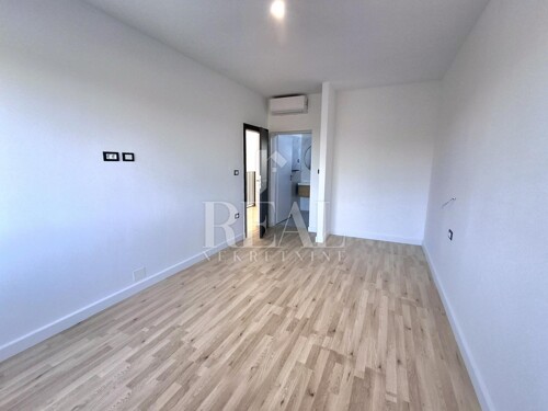 Thumbnail 6158833 - 11