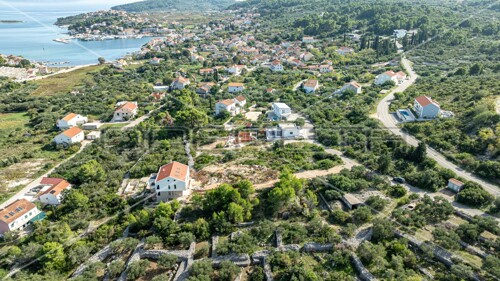 Atraktivno građevinsko zemljište u Lumbardi: Ulaganje u mir i prirodne ljep...