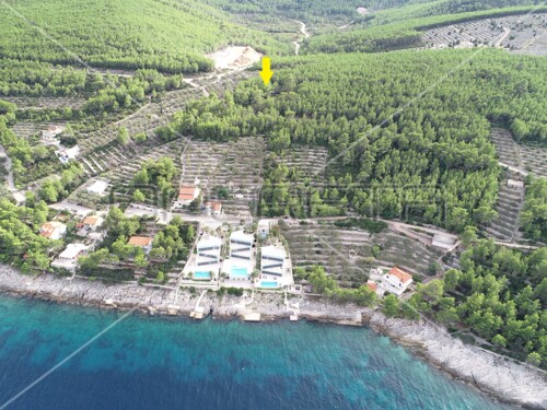 Zemljište na Korčuli s Pogledom na More i Hvar – Savršena Prilika za Mir...