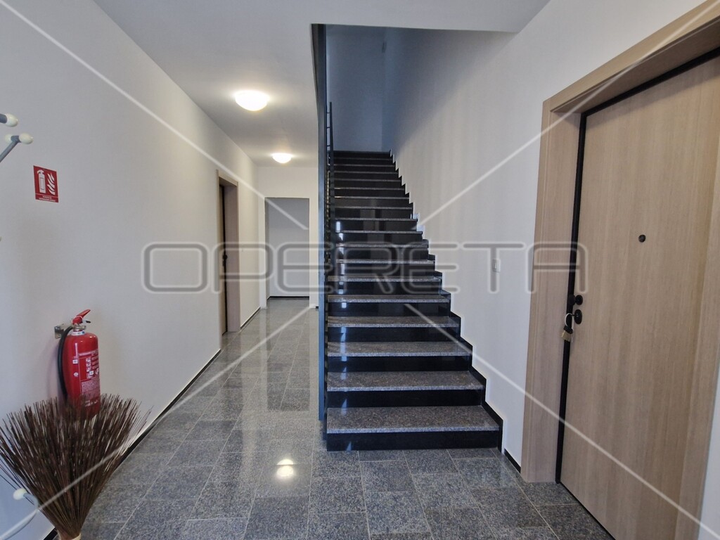 Image 6158997 - 9