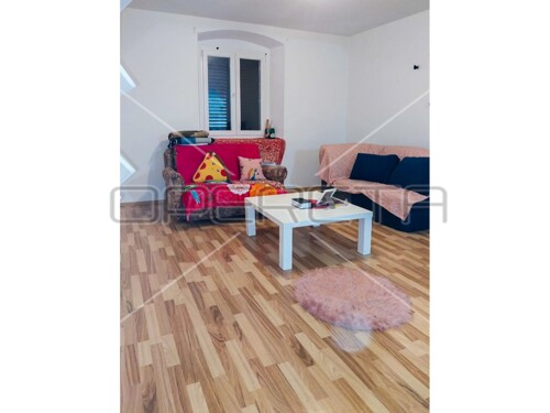 Stan u centru Drniša, 54,80 m2