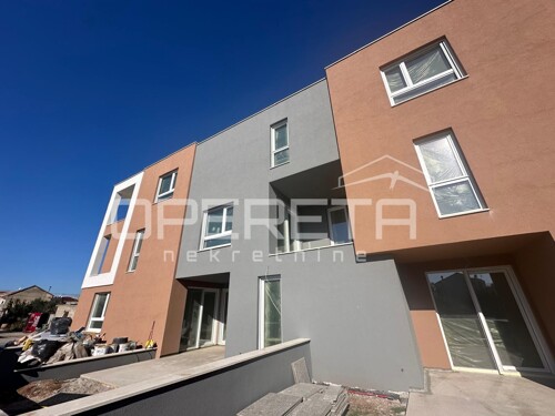 Dvoetažni dvosobni stan u novogradnji s dva vrta, Brodarica, 84,81m²