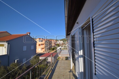Stan 2s, pogled na more i 2 balkona, Tribunj