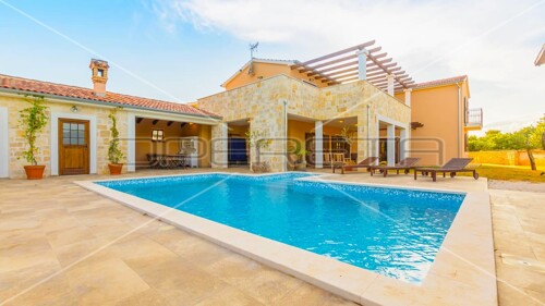Istra, prekrasna villa sa šest spavaćih soba na mirnoj lokaciji