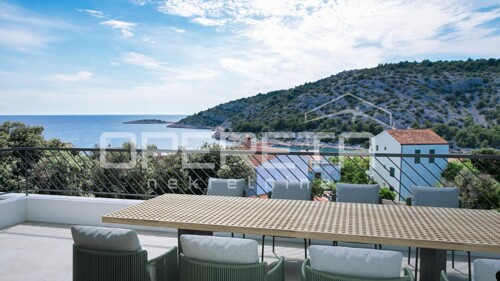 Vila u Stivašnici s vrhunskim pogledom na more i uvalu, 198,8 m2