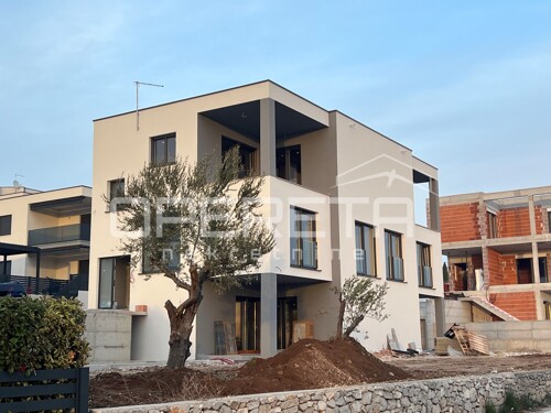 Moderna duplex kuća s bazenom, Vodice, 214 m2