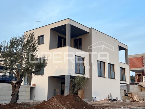 Moderna duplex kuća s bazenom, Vodice, 214 m2