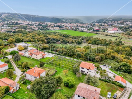 Građevinsko zemljište s kućom, stambena zona, 4.209 m2, Labin