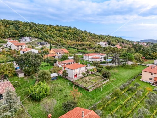 Građevinsko zemljište s kućom, stambena zona, 4.209 m2, Labin