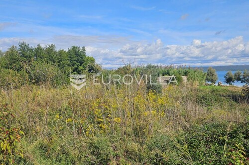 Pašman, Banj, građevinsko zemljište 723m2 na top lokaciji, 30m od mora