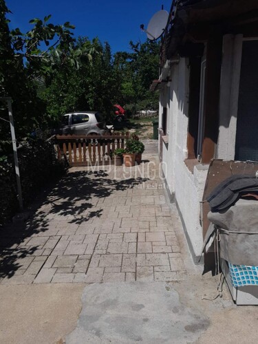 BRIBIR, samostojeća kuća s garažom i okućnicom