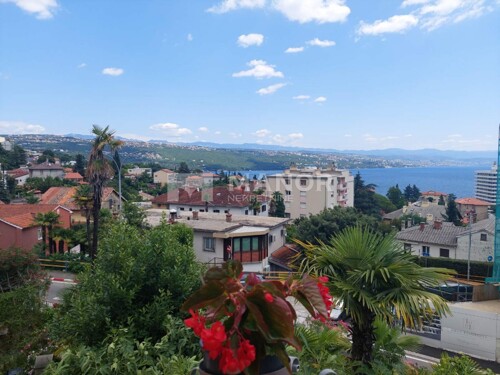 OPATIJA, CENTAR - Samostojeća kuća s dva stana i pogledom