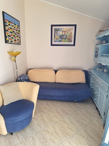 Trosjed na izvlačenje sa spremnikom za posteljinu
