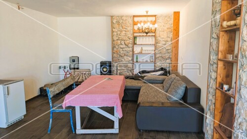Ekološko imanje oko 29.000 m² s potencijalom za gradnju i investiciju