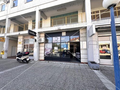 Poslovni prostor sa terasom i spremištem, tržnica i centar Oroslavja