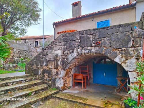 OTOK KRK, KRK - Kamena kuća s okućnicom