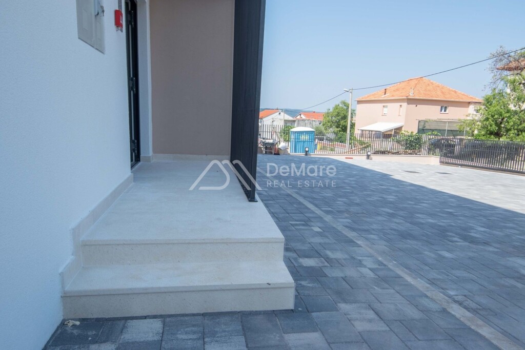 Image 6165007 - 10