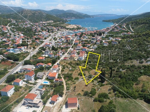 Građevinsko zemljište 500 m do mora, Marina, Trogir