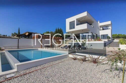 Istra, Medulin - Prekrasna villa s wellnessom NKP 190 m2 nadomak mora