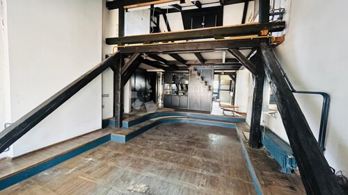 Thumbnail 6167090 - 6