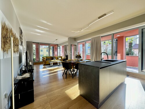 Opatija, centar – Divan 3S+DB stan, 130m2 s okućnicom i gara