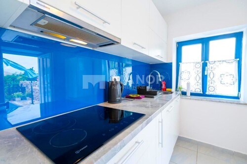 OTOK KRK, STARA BAŠKA - Kuća sa 4 apartmana, 150m od mora