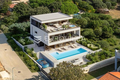 Istra, Banjole, atraktivno građevinsko zemljište 527m2 s projektom i građe...